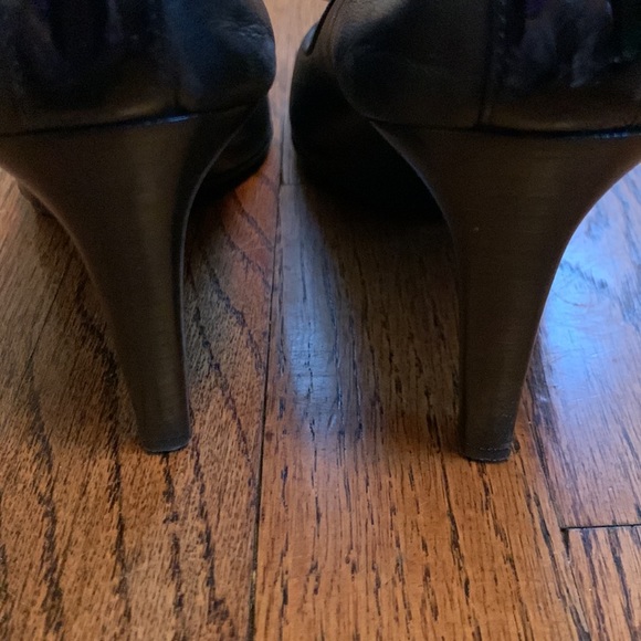 Chanel Heels with black patent tip and strip in back - Picture 3 of 7
